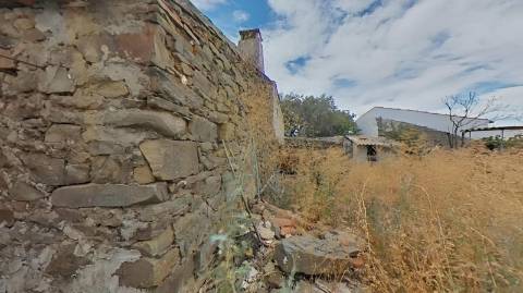 MORADIA T3 COM 320 M2 DE TERRENO E COM ANEXO - POÇO E FURO - CORTE NOVA - CASTRO MARIM - ALGARVE