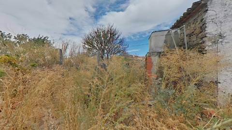 MORADIA T3 COM 320 M2 DE TERRENO E COM ANEXO - POÇO E FURO - CORTE NOVA - CASTRO MARIM - ALGARVE