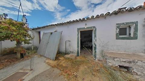 MORADIA T3 COM 320 M2 DE TERRENO E COM ANEXO - POÇO E FURO - CORTE NOVA - CASTRO MARIM - ALGARVE