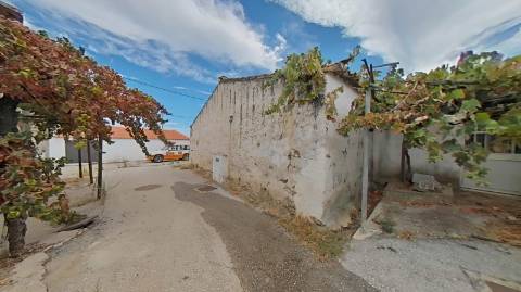 MORADIA T3 COM 320 M2 DE TERRENO E COM ANEXO - POÇO E FURO - CORTE NOVA - CASTRO MARIM - ALGARVE