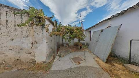 MORADIA T3 COM 320 M2 DE TERRENO E COM ANEXO - POÇO E FURO - CORTE NOVA - CASTRO MARIM - ALGARVE