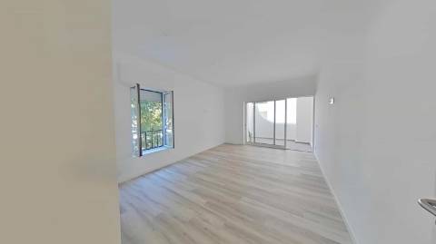 Apartamento T1 renovado perto da Praia