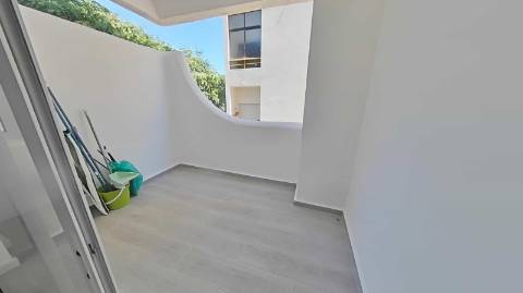Apartamento T1 renovado perto da Praia