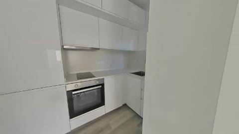 Apartamento T1 renovado perto da Praia