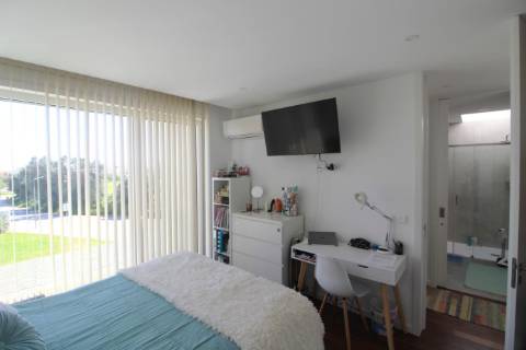 Moradia V4 com Piscina em Tavira