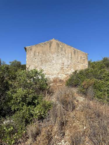 Terreno misto com 9120 m2 com Ruina de 102 m2 que permite ampliação até 300m2!