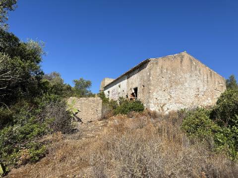 Terreno misto com 9120 m2 com Ruina de 102 m2 que permite ampliação até 300m2!