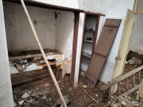 TERRENO COM 7.040 M2 - URBANO DE 320 M2 - PARA RECONSTRUIR - CAMPEIROS - CASTRO MARIM - ALGARVE