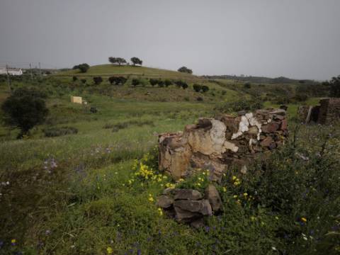 TERRENO COM 7.040 M2 - URBANO DE 320 M2 - PARA RECONSTRUIR - CAMPEIROS - CASTRO MARIM - ALGARVE