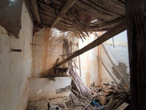 TERRENO COM 7.040 M2 - URBANO DE 320 M2 - PARA RECONSTRUIR - CAMPEIROS - CASTRO MARIM - ALGARVE