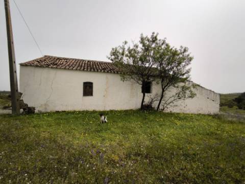 TERRENO COM 7.040 M2 - URBANO DE 320 M2 - PARA RECONSTRUIR - CAMPEIROS - CASTRO MARIM - ALGARVE