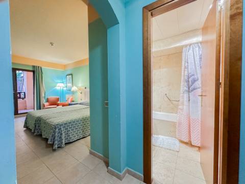 Apartamento T2 com Terraço e Garagem - 1º Linha de Praia - Isla Canela