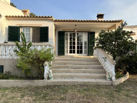 Magnifica moradia de campo T7 inserida num lote de terreno de 12000 m2.