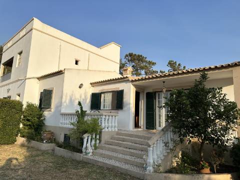 Magnifica moradia de campo T7 inserida num lote de terreno de 12000 m2.