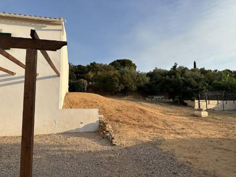 Magnifica moradia de campo T7 inserida num lote de terreno de 12000 m2.