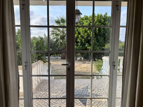 Magnifica moradia de campo T7 inserida num lote de terreno de 12000 m2.