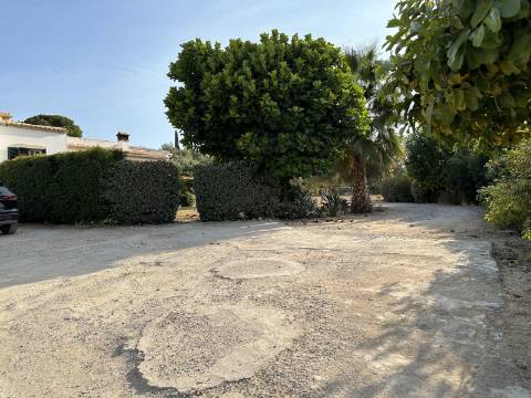 Magnifica moradia de campo T7 inserida num lote de terreno de 12000 m2.