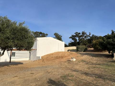 Magnifica moradia de campo T7 inserida num lote de terreno de 12000 m2.