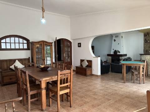 Magnifica moradia de campo T7 inserida num lote de terreno de 12000 m2.