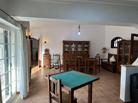 Magnifica moradia de campo T7 inserida num lote de terreno de 12000 m2.