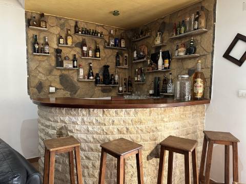 Magnifica moradia de campo T7 inserida num lote de terreno de 12000 m2.