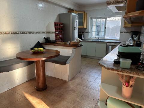 Magnifica moradia de campo T7 inserida num lote de terreno de 12000 m2.