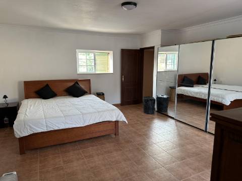 Magnifica moradia de campo T7 inserida num lote de terreno de 12000 m2.