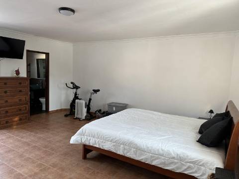 Magnifica moradia de campo T7 inserida num lote de terreno de 12000 m2.