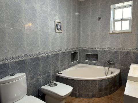 Magnifica moradia de campo T7 inserida num lote de terreno de 12000 m2.