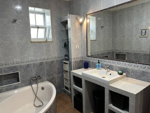 Magnifica moradia de campo T7 inserida num lote de terreno de 12000 m2.