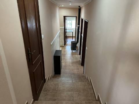 Magnifica moradia de campo T7 inserida num lote de terreno de 12000 m2.