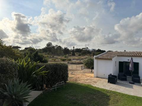 Magnifica moradia de campo T7 inserida num lote de terreno de 12000 m2.