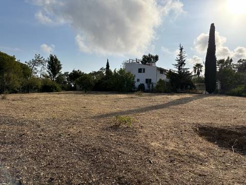 Magnifica moradia de campo T7 inserida num lote de terreno de 12000 m2.