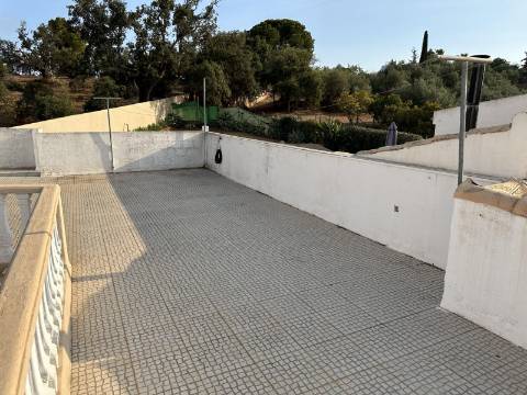 Magnifica moradia de campo T7 inserida num lote de terreno de 12000 m2.