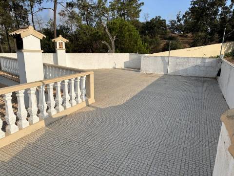 Magnifica moradia de campo T7 inserida num lote de terreno de 12000 m2.