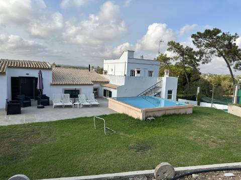 Magnifica moradia de campo T7 inserida num lote de terreno de 12000 m2.