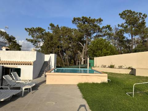 Magnifica moradia de campo T7 inserida num lote de terreno de 12000 m2.