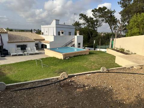 Magnifica moradia de campo T7 inserida num lote de terreno de 12000 m2.