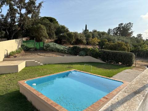 Magnifica moradia de campo T7 inserida num lote de terreno de 12000 m2.