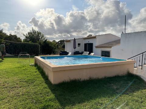 Magnifica moradia de campo T7 inserida num lote de terreno de 12000 m2.