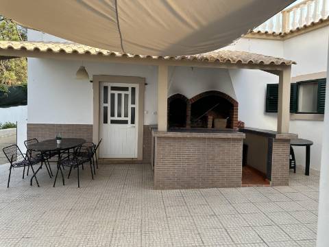 Magnifica moradia de campo T7 inserida num lote de terreno de 12000 m2.