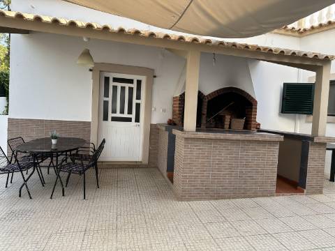 Magnifica moradia de campo T7 inserida num lote de terreno de 12000 m2.