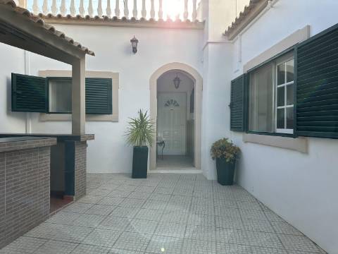 Magnifica moradia de campo T7 inserida num lote de terreno de 12000 m2.