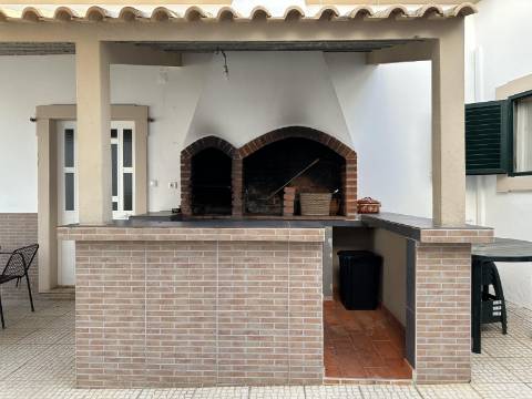 Magnifica moradia de campo T7 inserida num lote de terreno de 12000 m2.