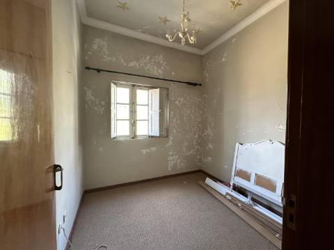 Magnifica moradia de campo T7 inserida num lote de terreno de 12000 m2.