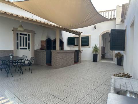 Magnifica moradia de campo T7 inserida num lote de terreno de 12000 m2.