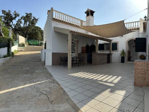 Magnifica moradia de campo T7 inserida num lote de terreno de 12000 m2.