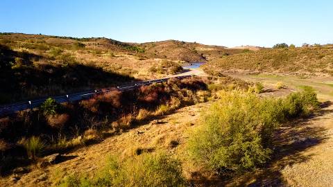 TERRENO COM 100.060 M2 - POSSIBILIDADE DE CONSTRUÇÃO - HABITAÇÃO E/OU TURISMO - JUNTO A BARRAGEM DA CAROUCHA - BOTELHAS - CASTRO MARIM - ALGARVE
