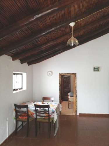 Moradia típica com terreno agrícola em Santa Catarina da Fonte do Bispo