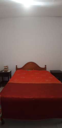 Moradia típica com terreno agrícola em Santa Catarina da Fonte do Bispo